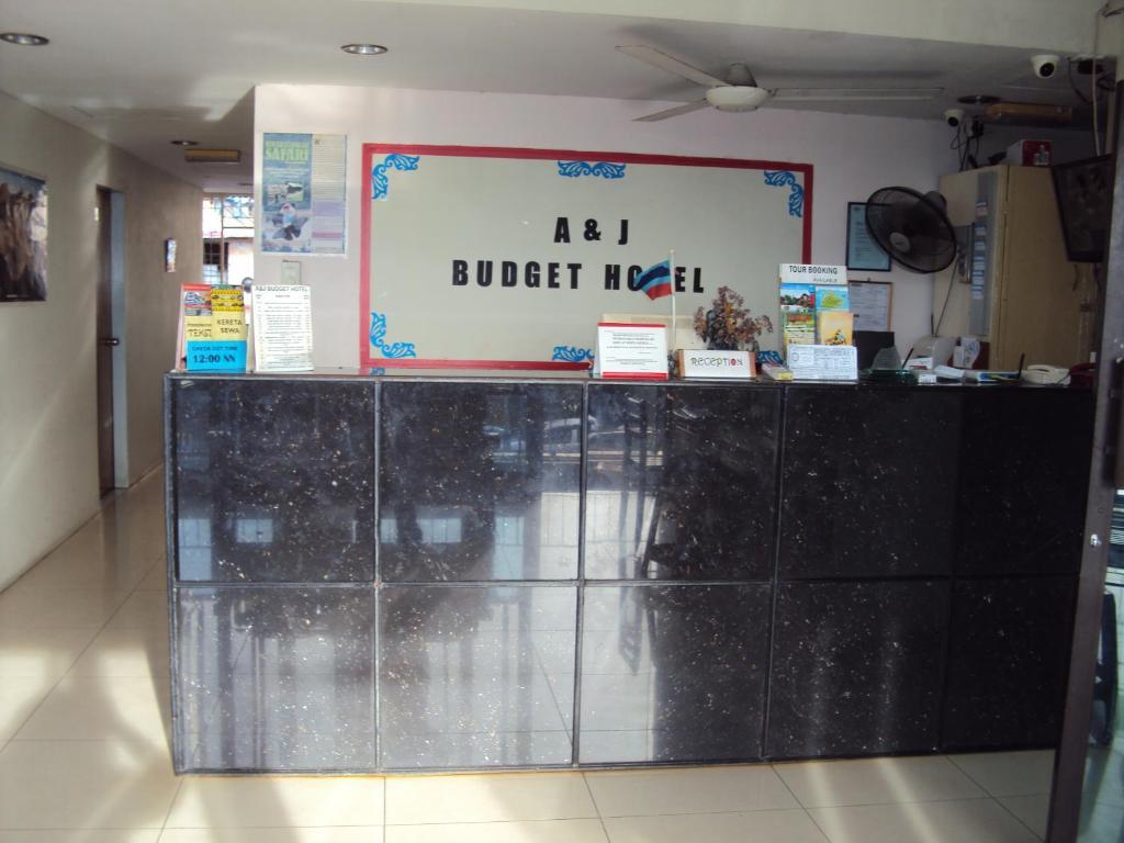 A&J Budget Hotel Кота-Кинабалу Экстерьер фото