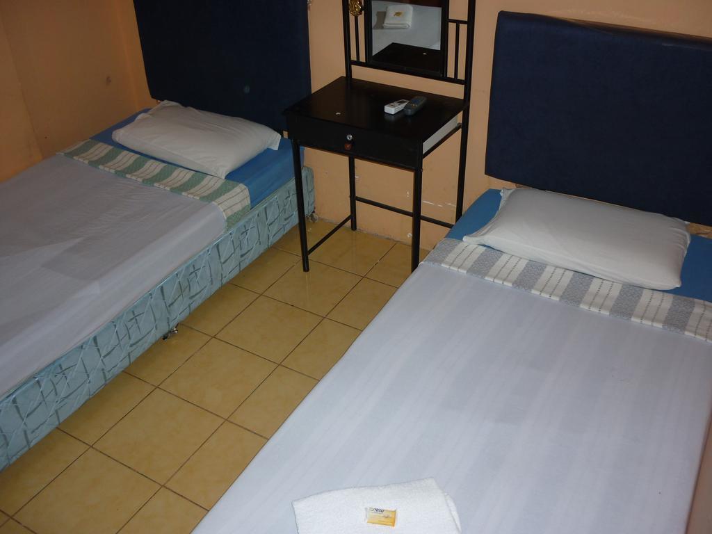A&J Budget Hotel Кота-Кинабалу Экстерьер фото